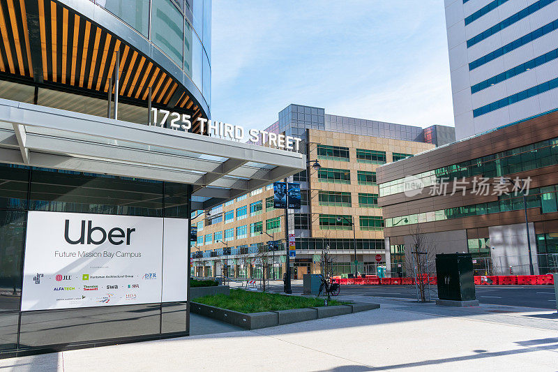 位于Mission Bay第三街1725号的Uber科技交通网络新总部园区入口处的Uber广告